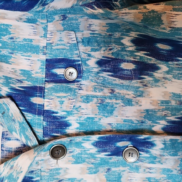 CHICO'S SIZE 1. LINEN/COTTON BLEND jacket. Beautiful shades of blue - Picture 5 of 9